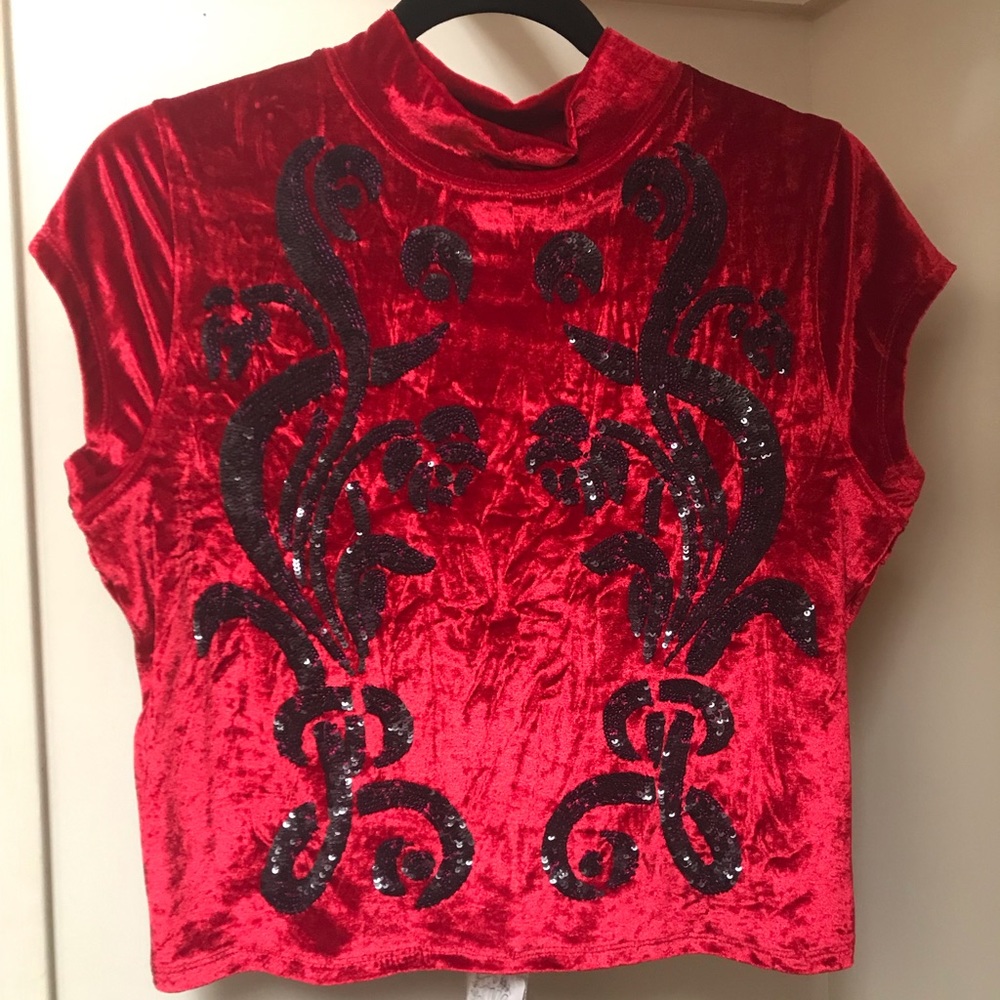 Red top w black details